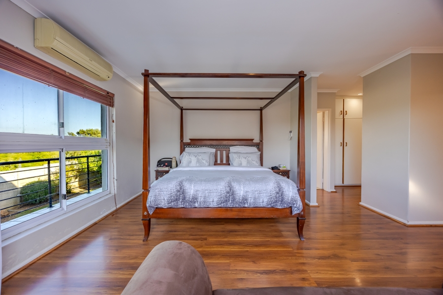 6 Bedroom Property for Sale in Vergesig Western Cape
